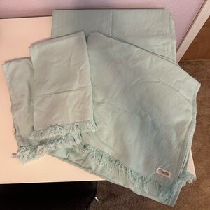 Sand Cloud bathroom towel set